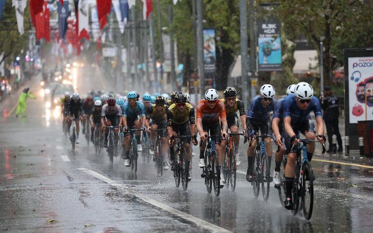 Yağmur altında Tour of İstanbul! Kazanan İstanbul oldu Yağmur altında Tour of İstanbul! Kazanan İstanbul oldu