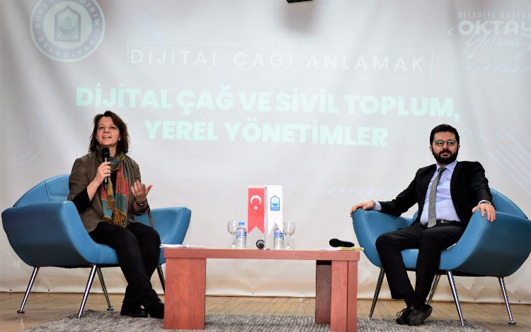 Bursa Yıldırım’da ‘Dijital Çağı Anlamak Söyleşileri’ devam ediyor Bursa Yıldırım’da ‘Dijital Çağı Anlamak Söyleşileri’ devam ediyor