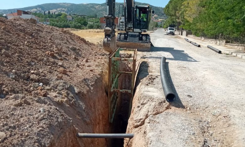 Manisa Saruhanlı’da kanalizasyon döşeme çalışmaları sürüyor Manisa Saruhanlı’da kanalizasyon döşeme çalışmaları sürüyor