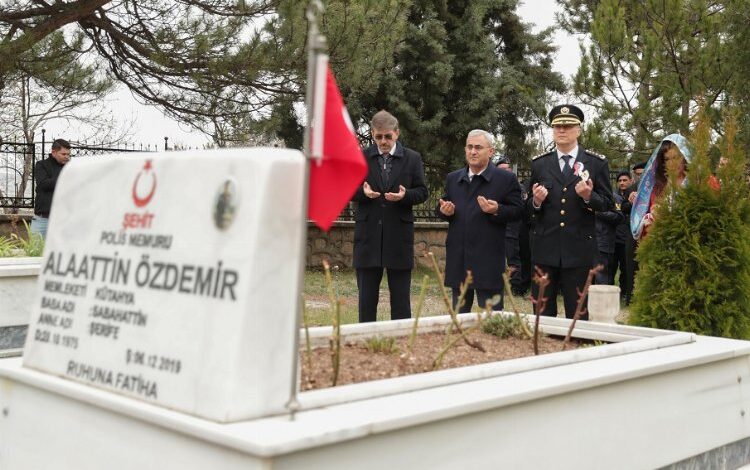 Kütaya’da Polis ve Hava Şehitleri unutulmadı Kütaya’da Polis ve Hava Şehitleri unutulmadı