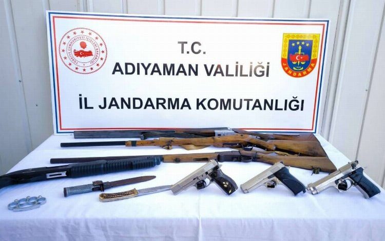 Adıyaman’da jandarma devriyesinde 2 gözaltı Adıyaman’da jandarma devriyesinde 2 gözaltı