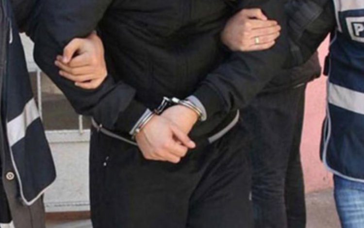 Kadınlara hakaret eden iki Suriyeli sınır dışı edildi Kadınlara hakaret eden iki Suriyeli sınır dışı edildi