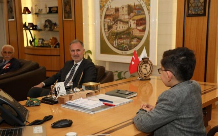 Bursa İnegöl’de yeni başkan makamı devraldı Bursa İnegöl’de yeni başkan makamı devraldı