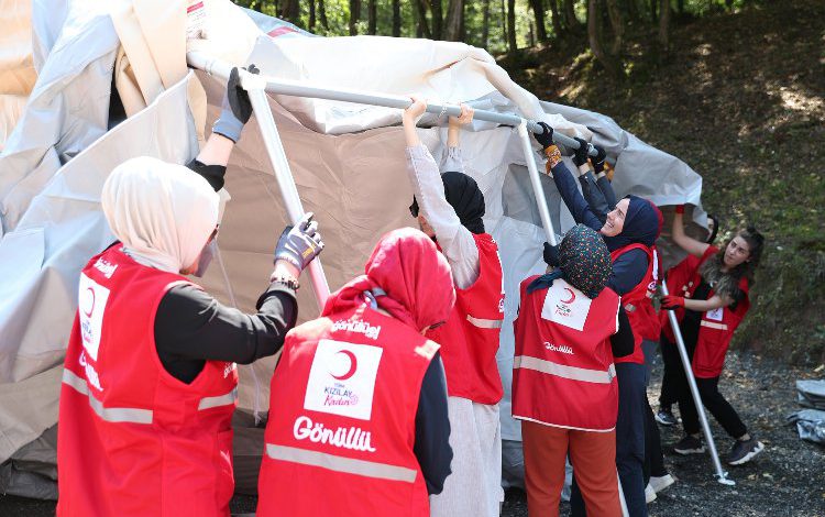 Kızılay ‘kadın afet gönüllüleri’ yetiştiriyor Kızılay ‘kadın afet gönüllüleri’ yetiştiriyor