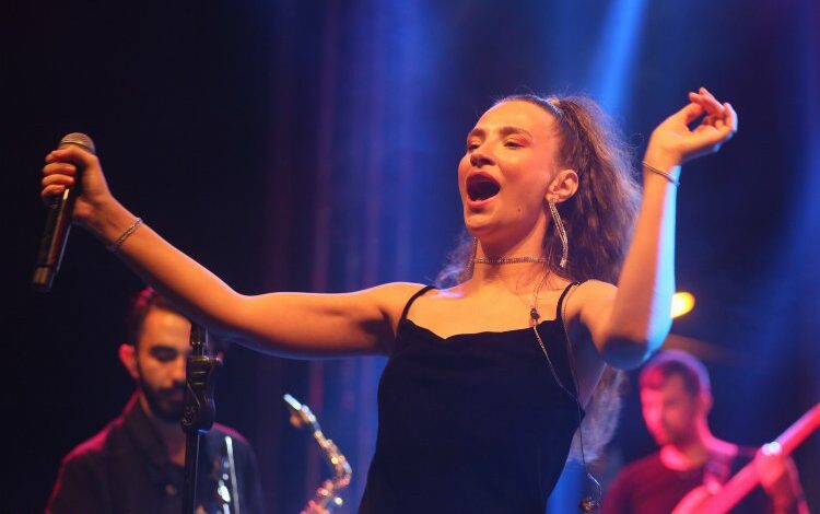 Irmak Arıcı’dan ‘nostalji’ şov Irmak Arıcı’dan ‘nostalji’ şov