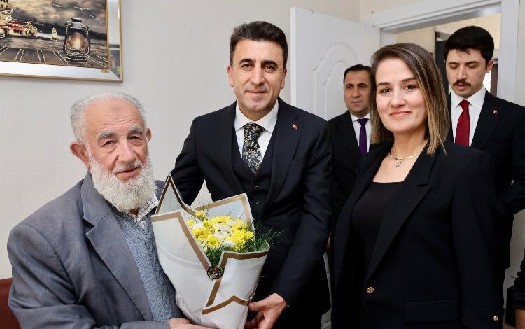 Bilecik Valisi Aygöl’den şehit ailesine ziyaret Bilecik Valisi Aygöl’den şehit ailesine ziyaret