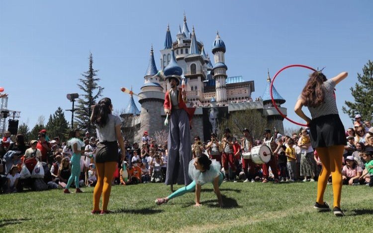 Sazova Parkı 23 Nisan’da çocukları bekliyor