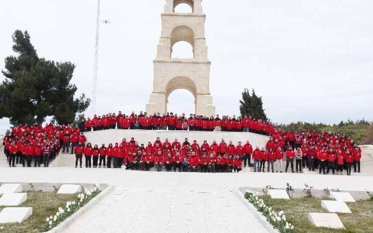 AKUT gönüllüleri Çanakkale şehitleri için yürüdü AKUT gönüllüleri Çanakkale şehitleri için yürüdü
