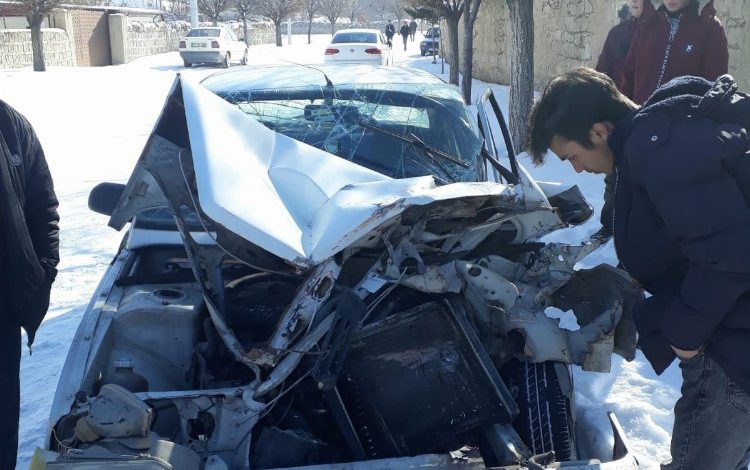 Niğde Karaatlı’da trafik kazası: 2 yaralı Niğde Karaatlı’da trafik kazası: 2 yaralı