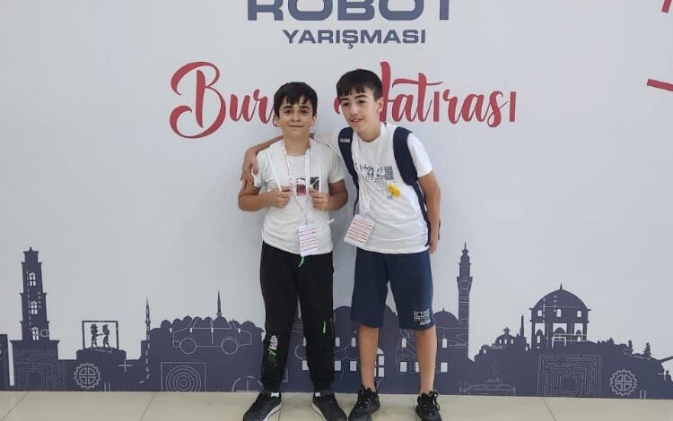 Roda Anadolu İmam Hatip Lisesi 3 robotla Gemlik’i temsil etti Roda Anadolu İmam Hatip Lisesi 3 robotla Gemlik’i temsil etti