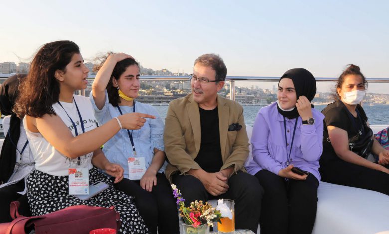 Diyarbakır’dan 100 liseli genç İstanbul Eyüpsultan’da ağırlandı Diyarbakır’dan 100 liseli genç İstanbul Eyüpsultan’da ağırlandı