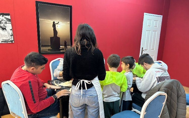 İzmir Narlıdere’de otizmlilere sanatla terapi