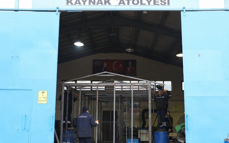 Öz kaynakları ile konteyner ev yapıyorlar