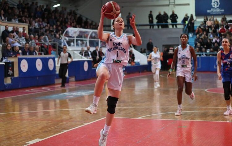 İzmitli Periler’in Süper Lig inadı devam ediyor İzmitli Periler’in Süper Lig inadı devam ediyor