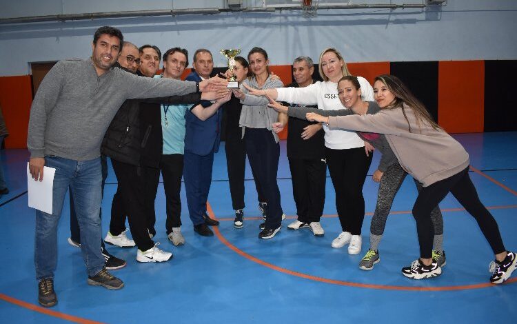 Manisa’da öğretmenler hem öğretti, hem oynadı Manisa’da öğretmenler hem öğretti, hem oynadı