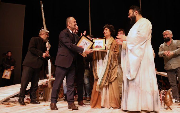 Kocaeli’nde “Aradığın Seni Arayandır’’ oyunu Kocaeli’nde “Aradığın Seni Arayandır’’ oyunu