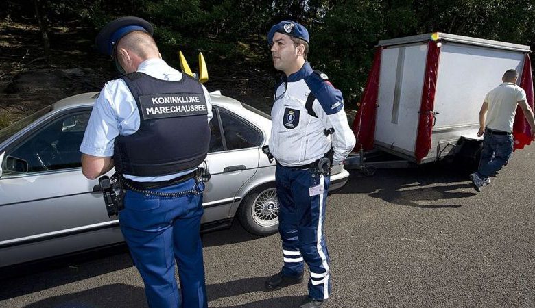 Hollanda’da aşı sertifikası gösteremeyenlere ceza!
