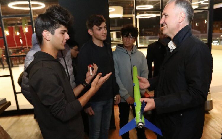 Başkan Taban, Bandırma Füze Kulübü’nü İnegöl’ün geleceği mucitlerle izledi Başkan Taban, Bandırma Füze Kulübü’nü İnegöl’ün geleceği mucitlerle izledi