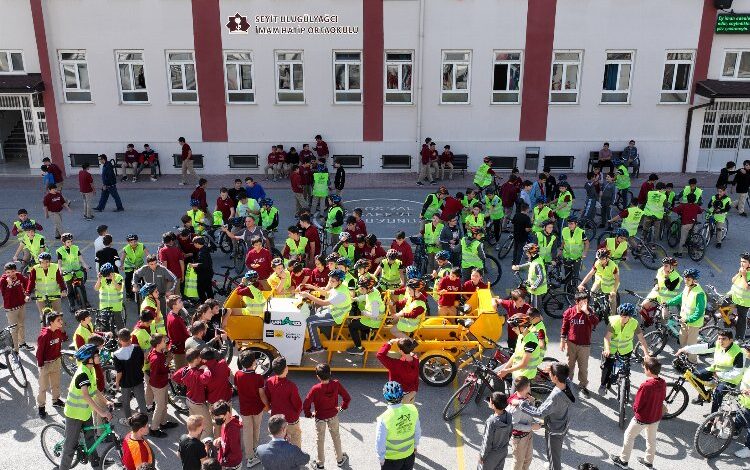 Konya uygulamasıyla yine örnek olacak… Öğrenciler okula bisikletle gidiyor
