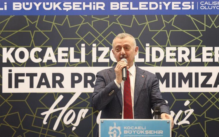 Büyükakın: “Yeni nesilleri yetiştirenler sizlersiniz” Büyükakın: “Yeni nesilleri yetiştirenler sizlersiniz”