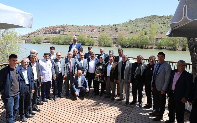 Kayseri Talas muhtarlarından Zincidere’ye tam not