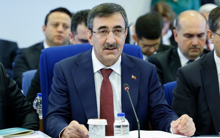 Cevdet Yılmaz: Asgari ücrette denge gözetilecek Cevdet Yılmaz: Asgari ücrette denge gözetilecek