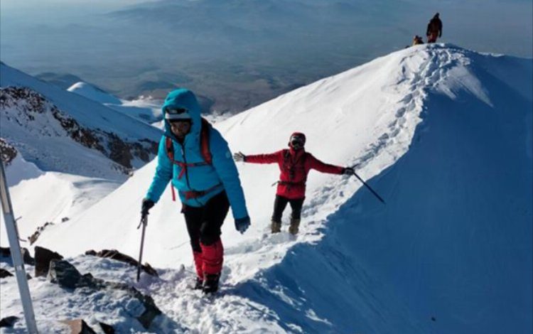 İnegöllü dağcılar 3917 rakıma tırmandı İnegöllü dağcılar 3917 rakıma tırmandı