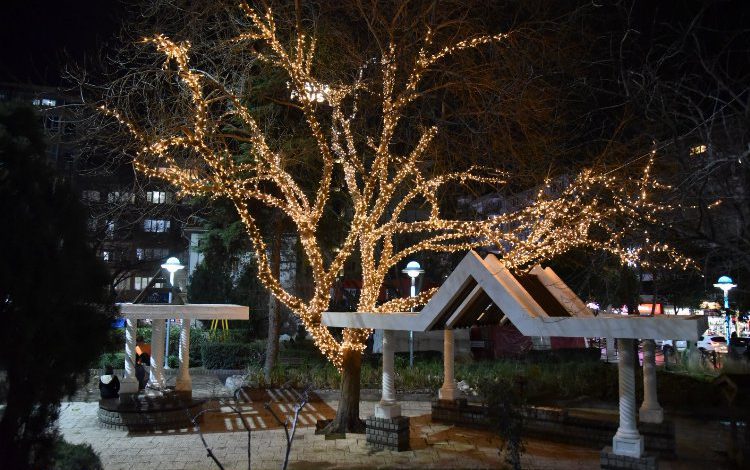 Manisa’da yeni yıl ışıltısı Manisa’da yeni yıl ışıltısı