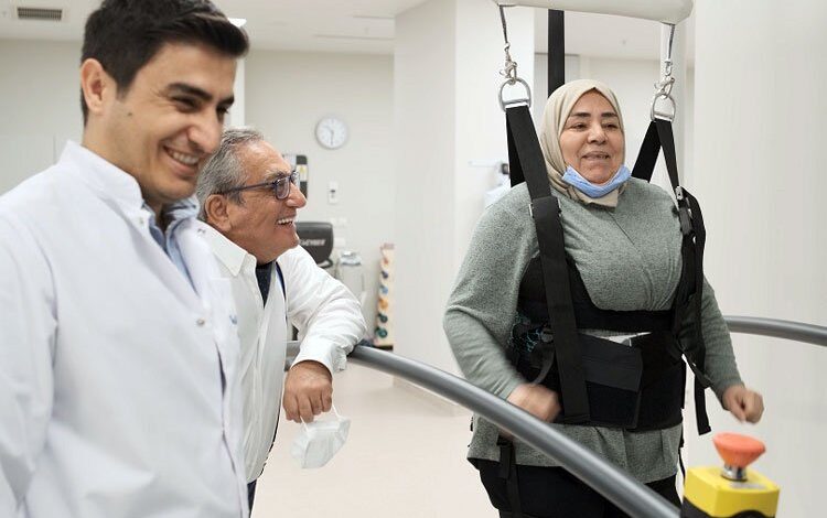 Kuveytli hasta Türkiye’de ‘robot’ desteğiyle yeniden doğdu