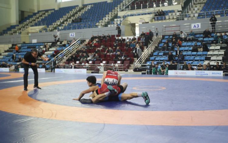 Sakarya’da Türkiye Güreş Şampiyonası başladı Sakarya’da Türkiye Güreş Şampiyonası başladı