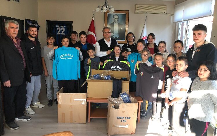 Edirne Süloğlu’ndan güreşçilere İstanbul destekli hediye Edirne Süloğlu’ndan güreşçilere İstanbul destekli hediye