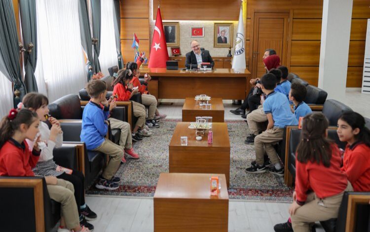 Sivaslı öğrencilerden Başkan Bilgin’e anlamlı mektup