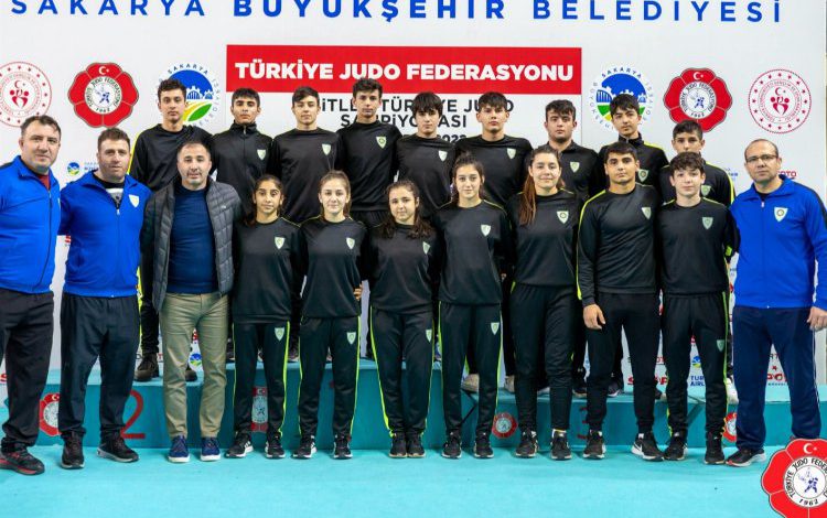 Manisalı judocular Sakarya’da madalyaları topladı