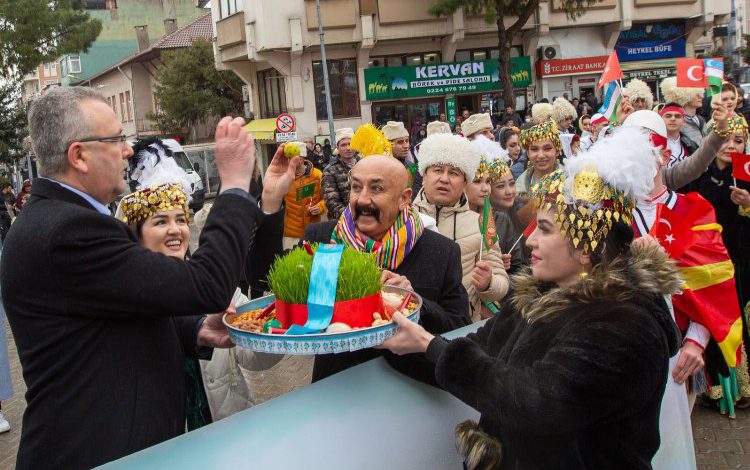 Bursa’da Nevruz coşkusu ilçelerde yaşatılıyor Bursa’da Nevruz coşkusu ilçelerde yaşatılıyor