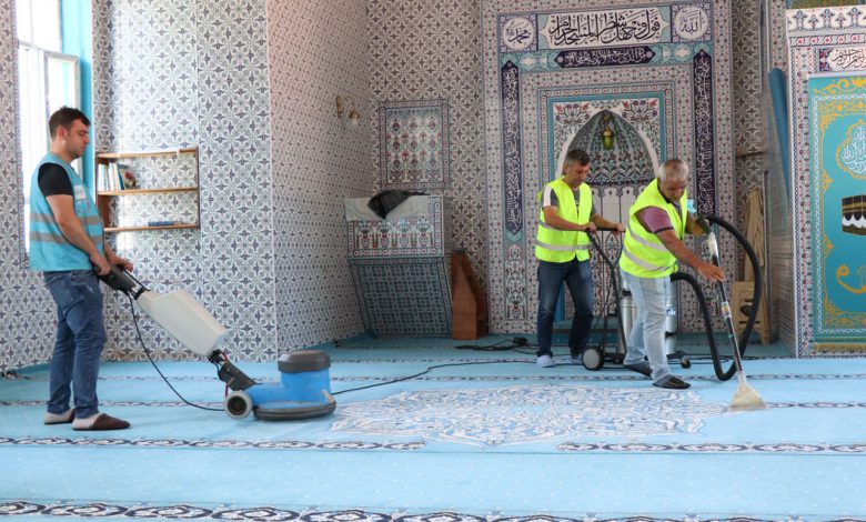 İzmit’te ibadethaneler bayrama hazırlanıyor İzmit’te ibadethaneler bayrama hazırlanıyor