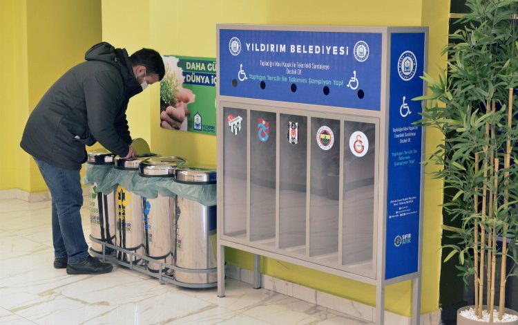 Bursa Yıldırım’da hem takımına hem vatandaşa destek Bursa Yıldırım’da hem takımına hem vatandaşa destek