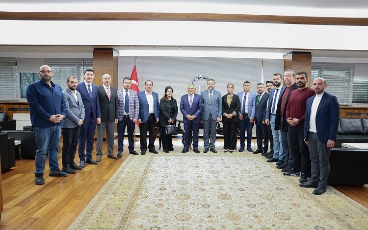 Memduh Büyükkılıç’a Kocasinan’dan ziyaret Memduh Büyükkılıç’a Kocasinan’dan ziyaret