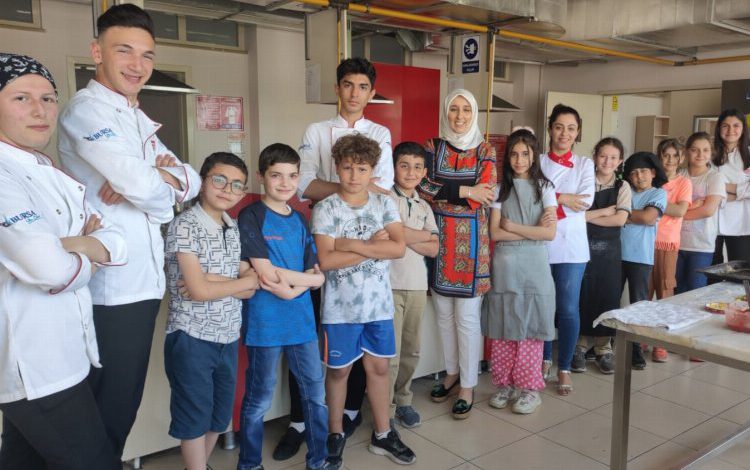 Bursa’da ‘okul ve uyum’ projesinde öğrenciler ‘mutfak’ta buluştu Bursa’da ‘okul ve uyum’ projesinde öğrenciler ‘mutfak’ta buluştu