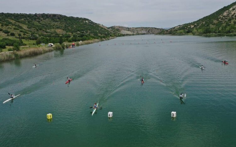 Kano yarışları nefes kesti