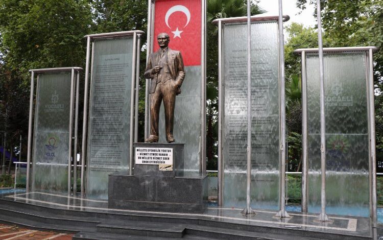 Değirmendere’de Atatürk heykelinin bakımı tamamlandı