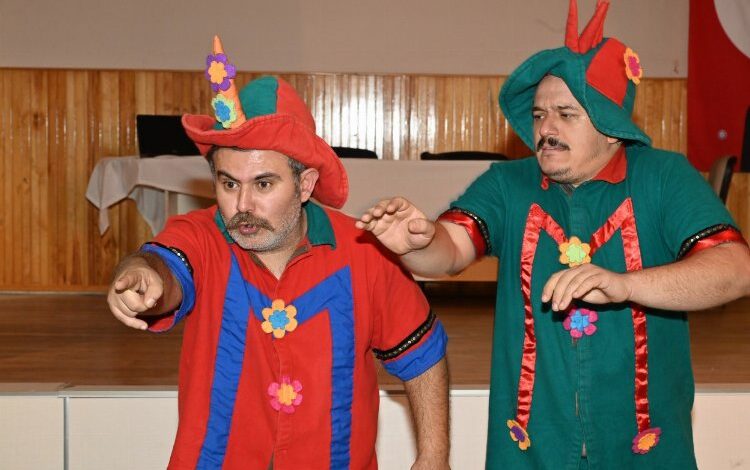 Manisa’da Hacivat-Karagöz’e ‘özel’ sahne Manisa’da Hacivat-Karagöz’e ‘özel’ sahne