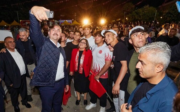 Gaziantep’te fener alaylı coşku