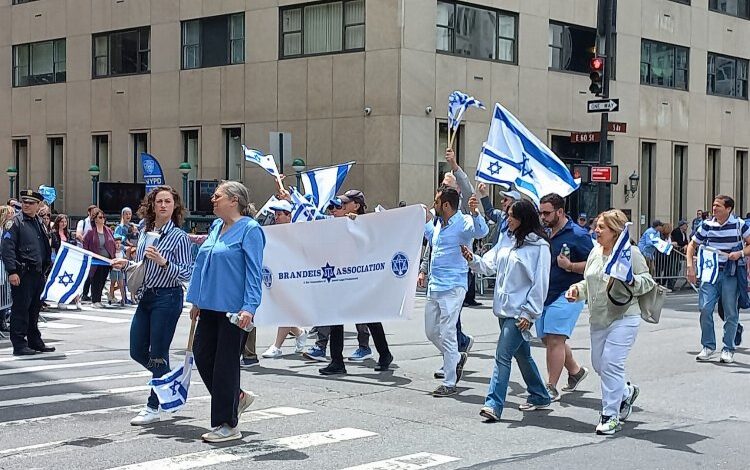New York’ta İsrail Günü Yürüyüşü protesto edildi