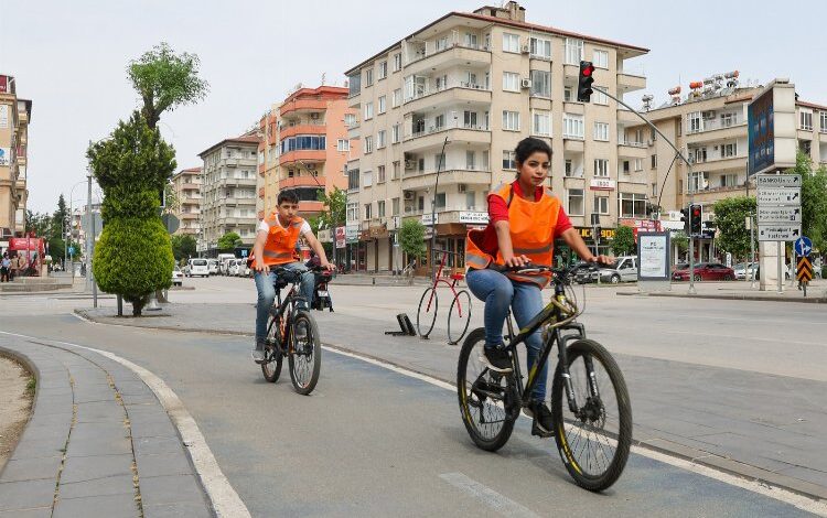 Gaziantep’te ‘trafik güvenliğine’ 6 bin reflektif yelek