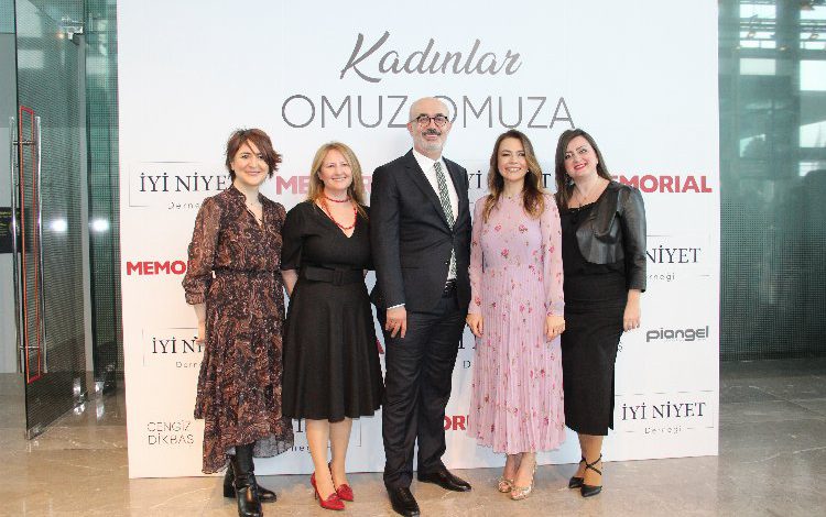 Kadınlar omuz omuza…