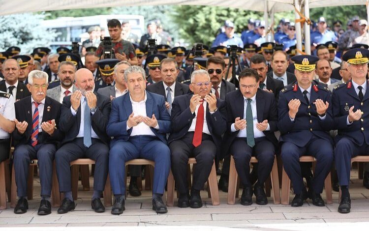 Memduh Büyükkılıç’tan şehitliğe ziyaret