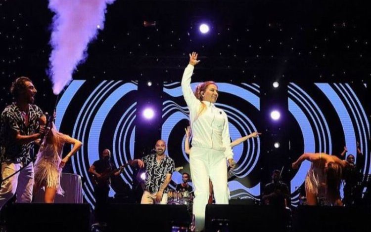 Zonguldak’ta Demet Akalın coşkusu Zonguldak’ta Demet Akalın coşkusu