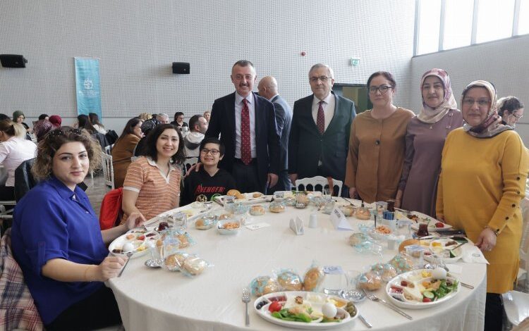 Kocaeli’de Ebeler ve Hemşireler Haftası kutlandı