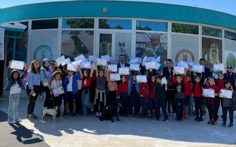 Manisa’da hayvan sevgisine eğlenceli farkındalık Manisa’da hayvan sevgisine eğlenceli farkındalık