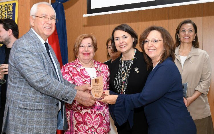 Karabağlar’da 52 kadın daha e-ticarete atıldı Karabağlar’da 52 kadın daha e-ticarete atıldı